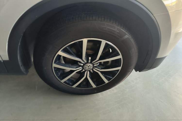 Used Volkswagen Tiguan L 2017 330TSI Automatic Two-Wheel Drive Comfort Edition Right Rear Wheel Hub