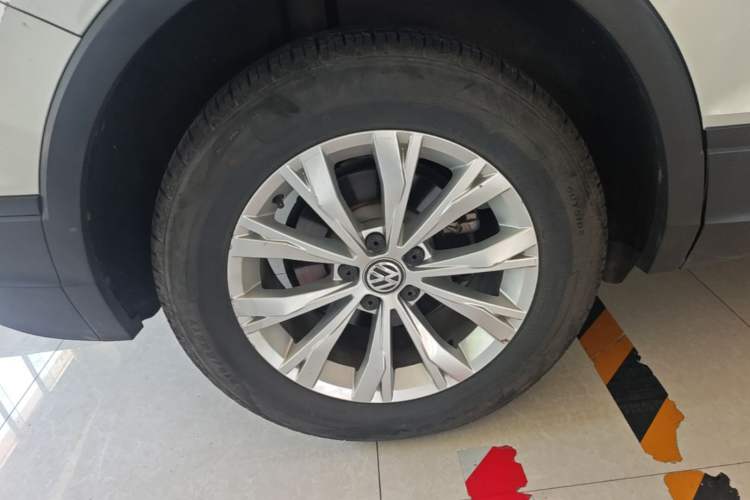 Used Volkswagen Tiguan L 2017 330TSI Automatic Two-Wheel Drive Luxury Edition Right Rear Wheel Hub