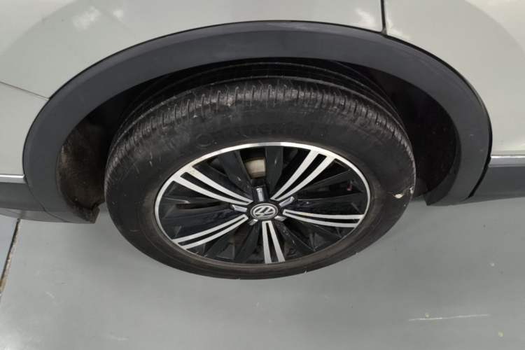 Used Volkswagen Tiguan L 2017 380TSI Automatic All-Wheel-Drive Luxury Edition Right Rear Wheel Hub