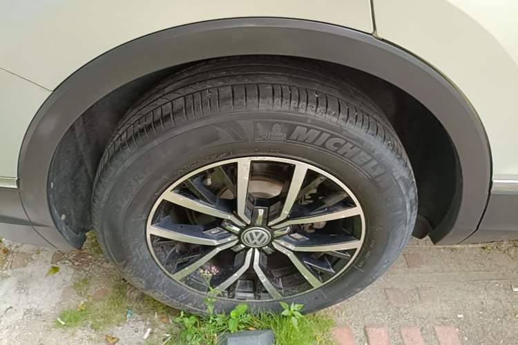 Used Volkswagen Tiguan L 2017 330TSI Automatic Two-Wheel Drive Luxury Edition Right Rear Wheel Hub
