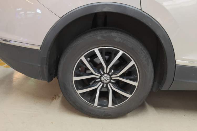 Used Volkswagen Tiguan L 2017 330TSI Automatic Two-Wheel Drive Comfort Edition Right Rear Wheel Hub