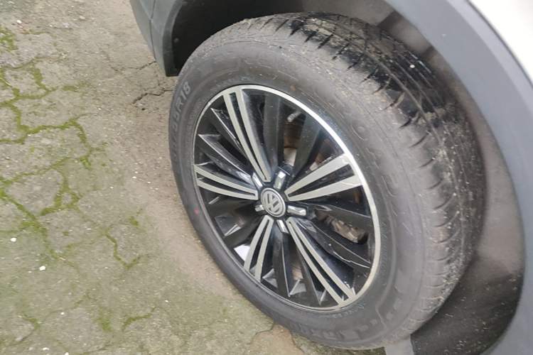 Used Volkswagen Tiguan L 2017 380TSI Automatic All-Wheel-Drive Luxury Edition Right Rear Wheel Hub