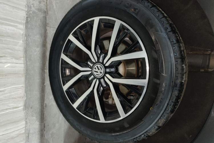 Used Volkswagen Tiguan L 2017 330TSI Automatic Two-Wheel Drive Luxury Edition Right Rear Wheel Hub