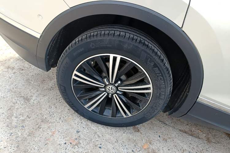 Used Volkswagen Tiguan L 2017 330TSI Automatic Two-Wheel Drive Flagship Edition Right Rear Wheel Hub