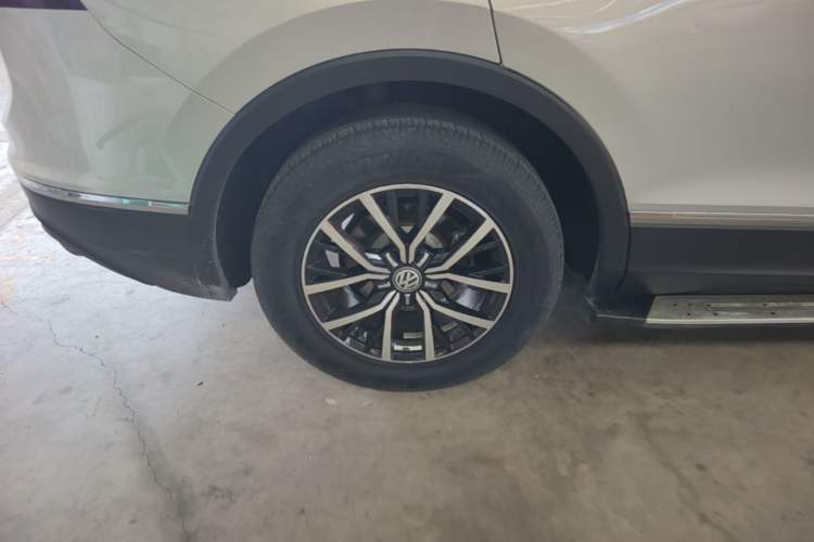 Used Volkswagen Tiguan L 2017 330TSI Automatic Two-Wheel Drive Luxury Edition Right Rear Wheel Hub