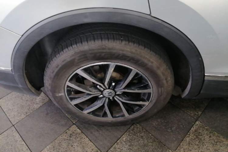 Used Volkswagen Tiguan L 2017 330TSI Automatic Two-Wheel Drive Luxury Edition Right Rear Wheel Hub