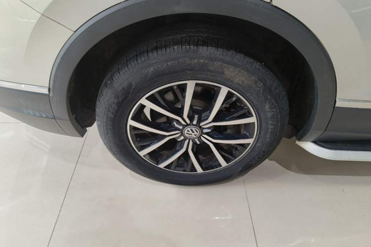 Used Volkswagen Tiguan L 2017 330TSI Automatic Two-Wheel Drive Luxury Edition Right Rear Wheel Hub