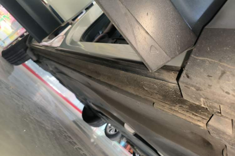 Used Volkswagen Tiguan L 2017 330TSI Automatic Two-Wheel Drive Comfort Edition Right Side Sill