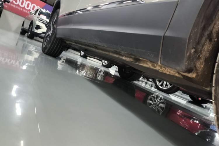 Used Volkswagen Tiguan L 2017 380TSI Automatic All-Wheel-Drive Luxury Edition Right Side Sill
