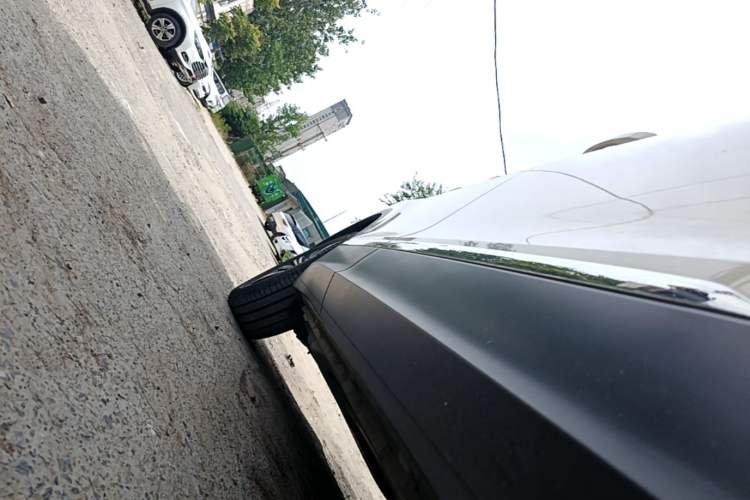 Used Volkswagen Tiguan L 2017 330TSI Automatic Two-Wheel Drive Flagship Edition Right Side Sill
