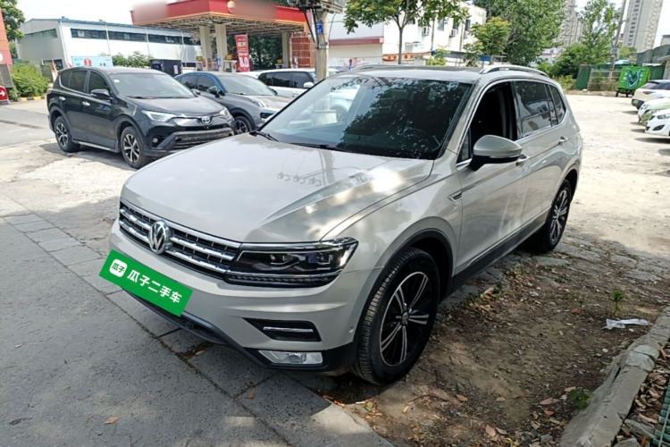 Used Volkswagen Tiguan L 2017 330TSI Automatic Two-Wheel Drive Flagship Edition Guazi used car, China used car export, Used car for sale, Used cars, Cheapest cars for sale
