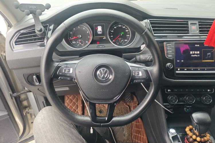 Used Volkswagen Tiguan L 2017 330TSI Automatic Two-Wheel Drive Luxury Edition Steering Wheel