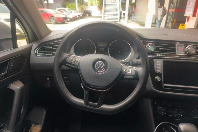 Used Volkswagen Tiguan L 2017 330TSI Automatic Two-Wheel Drive Luxury Edition Steering Wheel