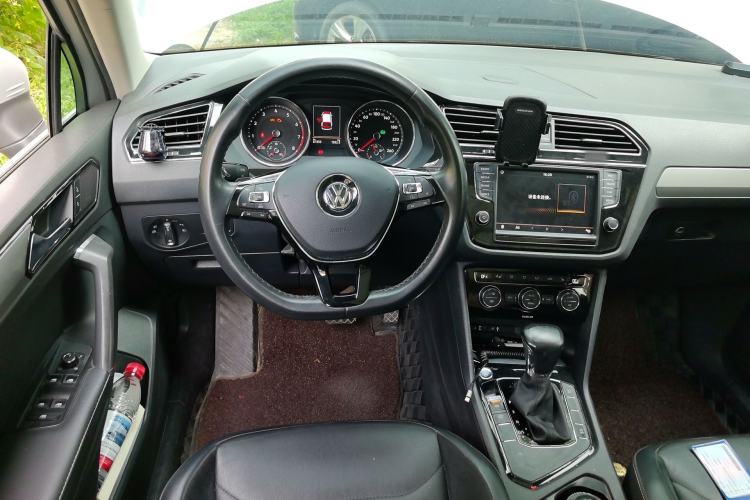 Used Volkswagen Tiguan L 2017 330TSI Automatic Two-Wheel Drive Luxury Edition Steering Wheel