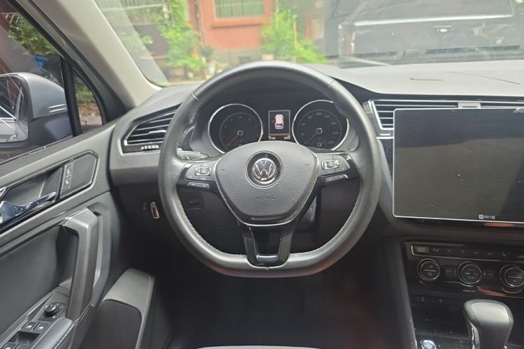 Used Volkswagen Tiguan L 2017 330TSI Automatic Two-Wheel Drive Luxury Edition Steering Wheel