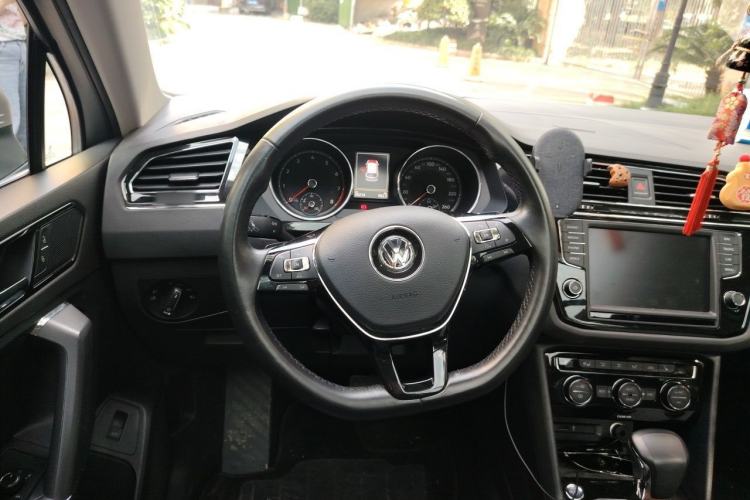 Used Volkswagen Tiguan L 2017 330TSI Automatic Two-Wheel Drive Flagship Edition Steering Wheel