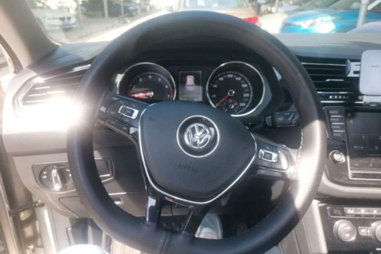 Used Volkswagen Tiguan L 2017 330TSI Automatic Two-Wheel Drive Flagship Edition Steering Wheel