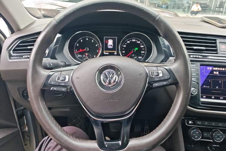 Used Volkswagen Tiguan L 2017 330TSI Automatic Two-Wheel Drive Flagship Edition Steering Wheel