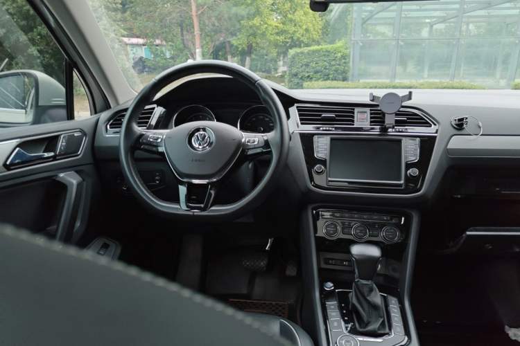 Used Volkswagen Tiguan L 2017 380TSI Automatic All-Wheel Drive Supreme Flagship Edition Steering Wheel