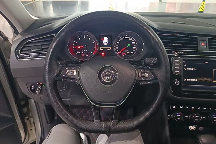 Used Volkswagen Tiguan L 2017 330TSI Automatic Two-Wheel Drive Flagship Edition Steering Wheel