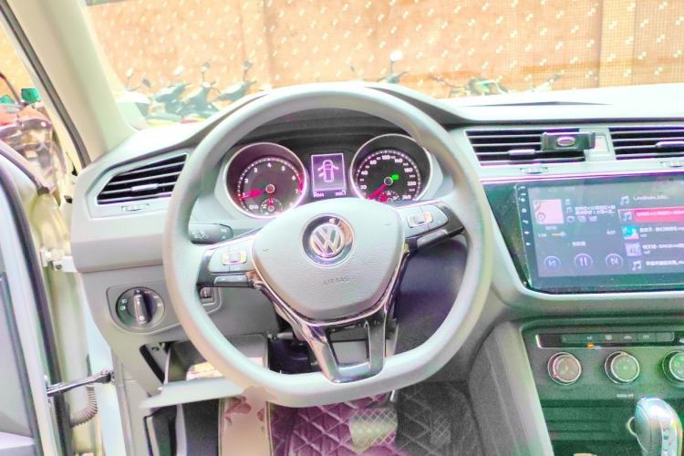 Used Volkswagen Tiguan L 2017 330TSI Automatic Two-Wheel Drive Luxury Edition Steering Wheel