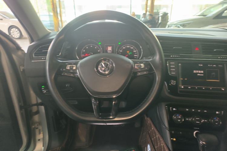 Used Volkswagen Tiguan L 2017 330TSI Automatic Two-Wheel Drive Comfort Edition Steering Wheel