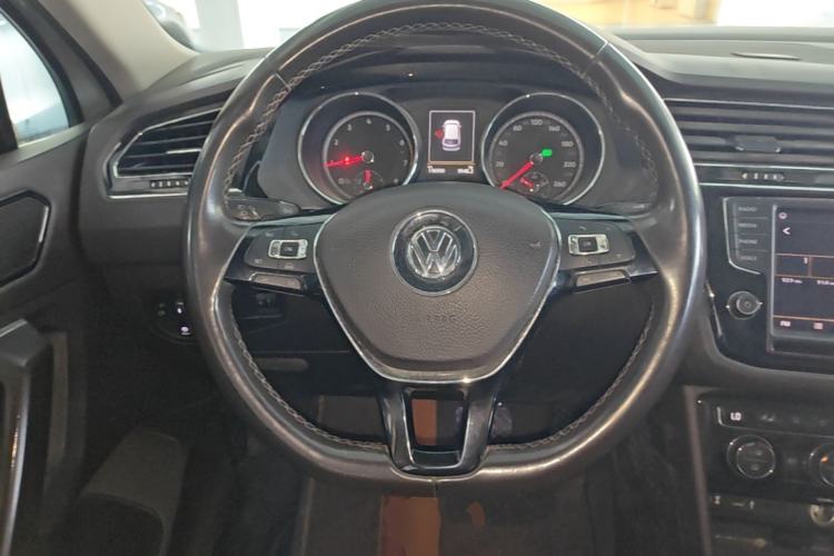 Used Volkswagen Tiguan L 2017 330TSI Automatic Two-Wheel Drive Luxury Edition Steering Wheel