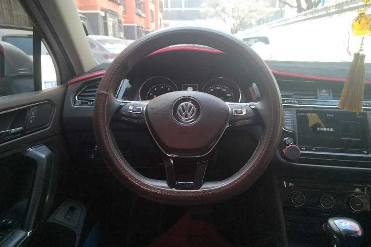 Used Volkswagen Tiguan L 2017 330TSI Automatic Two-Wheel Drive Flagship Edition Steering Wheel