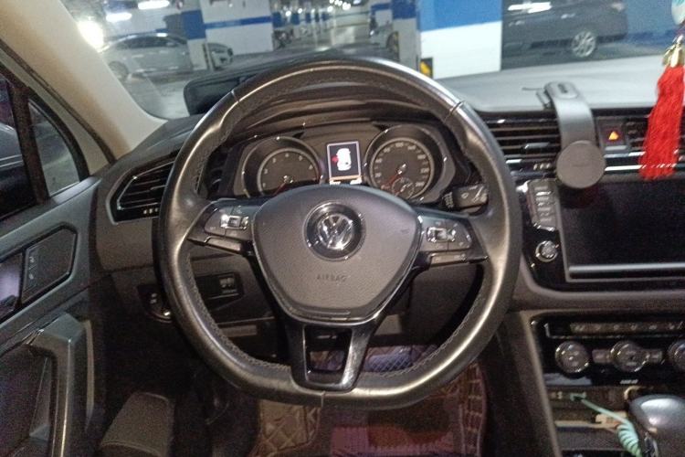 Used Volkswagen Tiguan L 2017 330TSI Automatic Two-Wheel Drive Luxury Edition Steering Wheel