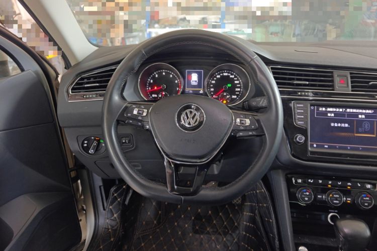 Used Volkswagen Tiguan L 2017 330TSI Automatic Two-Wheel Drive Luxury Edition Steering Wheel