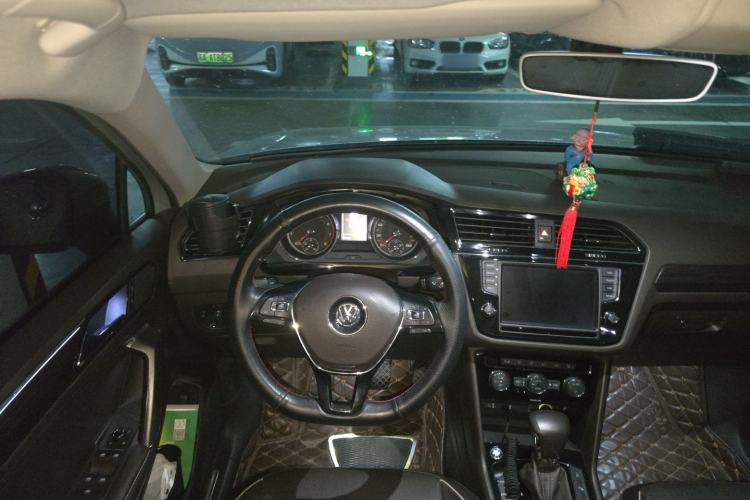 Used Volkswagen Tiguan L 2017 380TSI Automatic All-Wheel-Drive Flagship Edition Steering Wheel