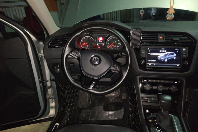 Used Volkswagen Tiguan L 2017 330TSI Automatic Two-Wheel Drive Luxury Edition Steering Wheel
