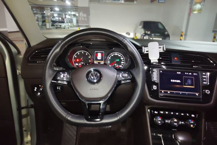 Used Volkswagen Tiguan L 2017 330TSI Automatic Two-Wheel Drive Luxury Edition Steering Wheel