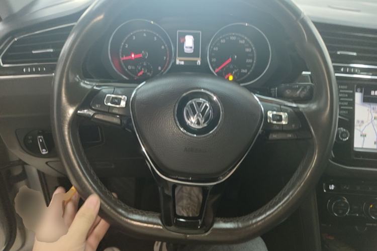Used Volkswagen Tiguan L 2017 330TSI Automatic Two-Wheel Drive Flagship Edition Steering Wheel