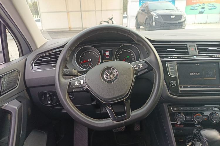Used Volkswagen Tiguan L 2017 330TSI Automatic Two-Wheel Drive Luxury Edition Steering Wheel