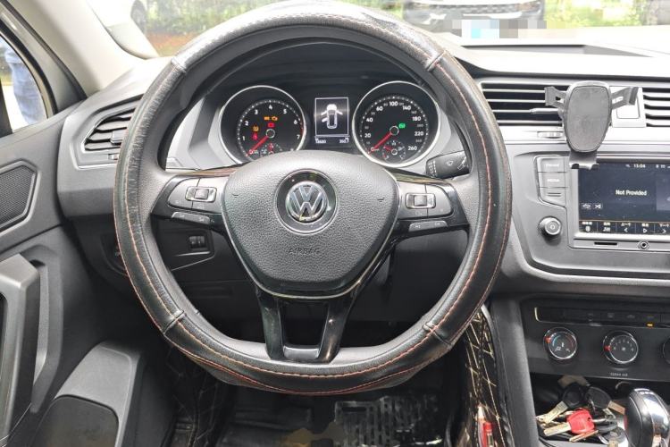 Used Volkswagen Tiguan L 2017 330TSI Automatic Two-Wheel Drive Luxury Edition Steering Wheel
