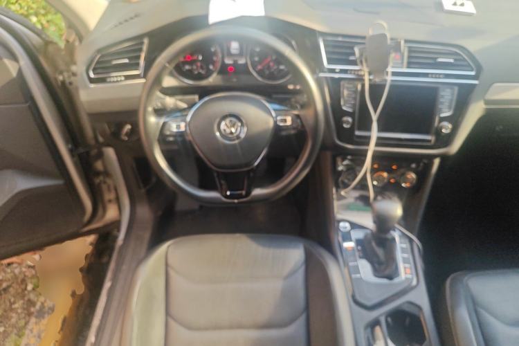 Used Volkswagen Tiguan L 2017 330TSI Automatic Two-Wheel Drive Luxury Edition Steering Wheel