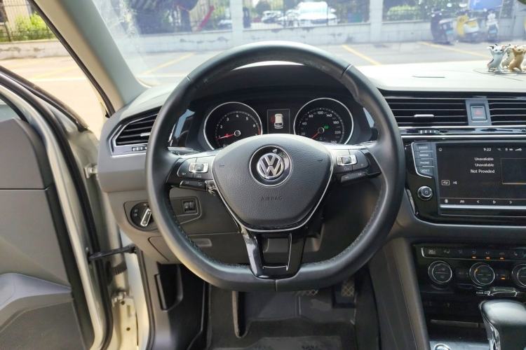 Used Volkswagen Tiguan L 2017 330TSI Automatic Two-Wheel Drive Luxury Edition Steering Wheel