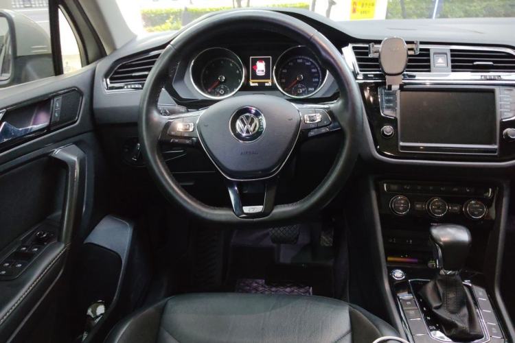 Used Volkswagen Tiguan L 2017 330TSI Automatic Two-Wheel Drive Luxury Edition Steering Wheel