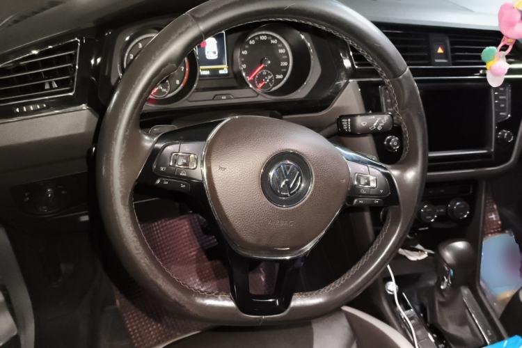 Used Volkswagen Tiguan L 2017 330TSI Automatic Two-Wheel Drive Comfort Edition Steering Wheel