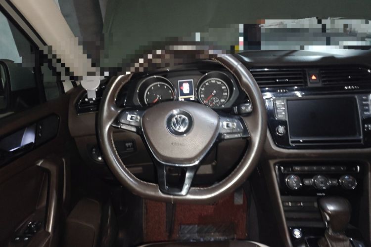 Used Volkswagen Tiguan L 2017 330TSI Automatic Two-Wheel Drive Luxury Edition Steering Wheel