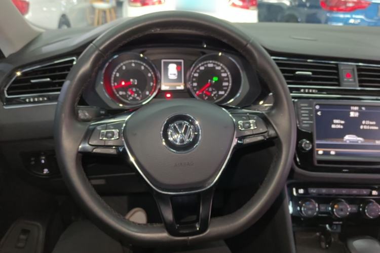 Used Volkswagen Tiguan L 2017 330TSI Automatic Two-Wheel Drive Flagship Edition Steering Wheel