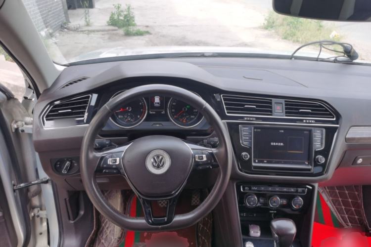 Used Volkswagen Tiguan L 2017 330TSI Automatic Two-Wheel Drive Luxury Edition Steering Wheel