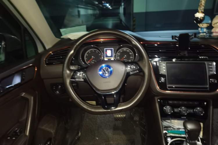 Used Volkswagen Tiguan L 2017 330TSI Automatic Two-Wheel Drive Luxury Edition Steering Wheel