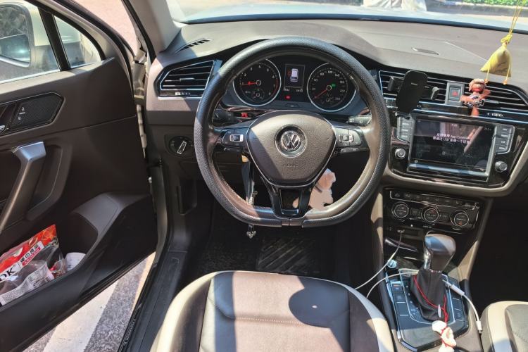 Used Volkswagen Tiguan L 2017 330TSI Automatic Two-Wheel Drive Luxury Edition Steering Wheel