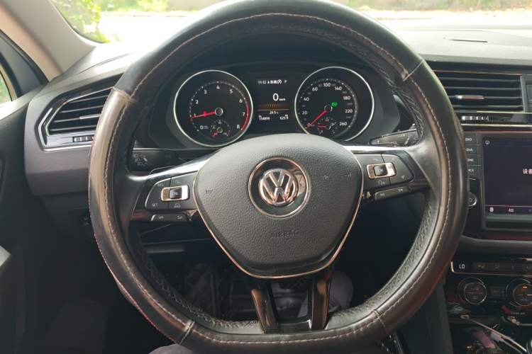 Used Volkswagen Tiguan L 2017 330TSI Automatic Two-Wheel Drive Luxury Edition Steering Wheel