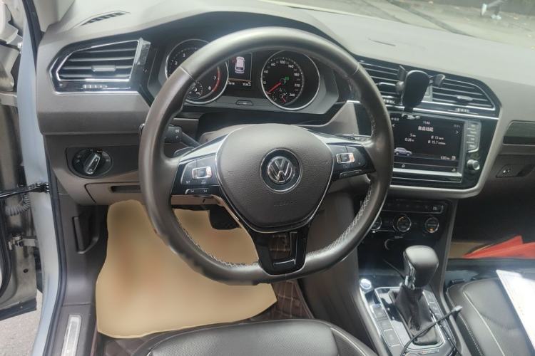 Used Volkswagen Tiguan L 2017 380TSI Automatic All-Wheel-Drive Flagship Edition Steering Wheel