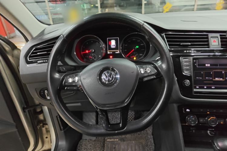 Used Volkswagen Tiguan L 2017 330TSI Automatic Two-Wheel Drive Comfort Edition Steering Wheel