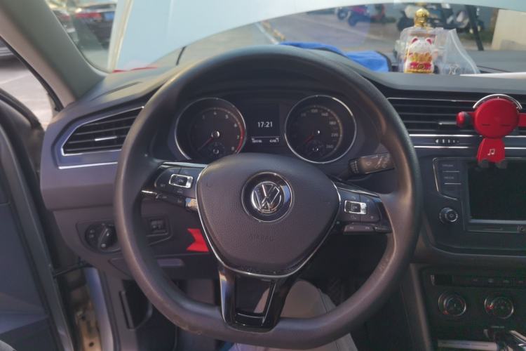 Used Volkswagen Tiguan L 2017 330TSI Automatic Two-Wheel Drive Luxury Edition Steering Wheel