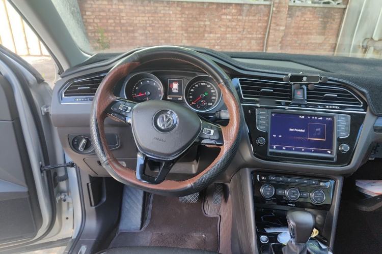 Used Volkswagen Tiguan L 2017 330TSI Automatic Two-Wheel Drive Flagship Edition Steering Wheel
